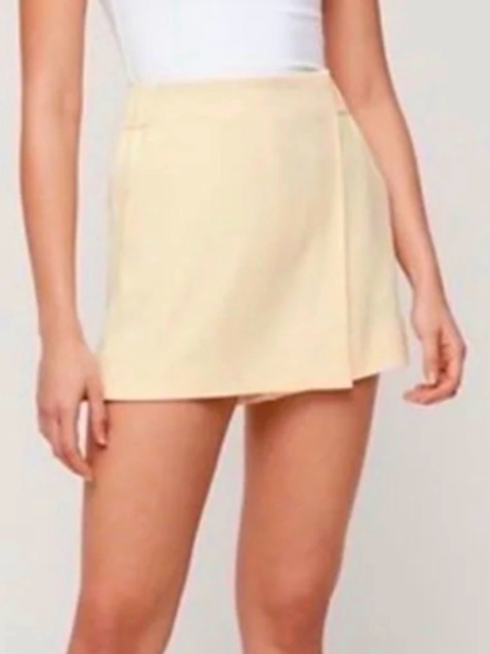 (#43)Aritzia BABATON Hikaru Skort
Skirt Shorts Crepe Yellow